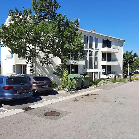 Tatjana アパート セルツェ